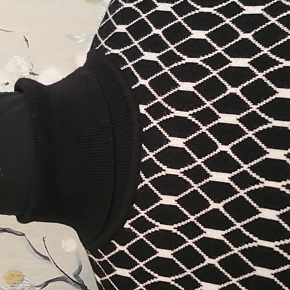 NY& Co Sweater Dress - Picture 3 of 11